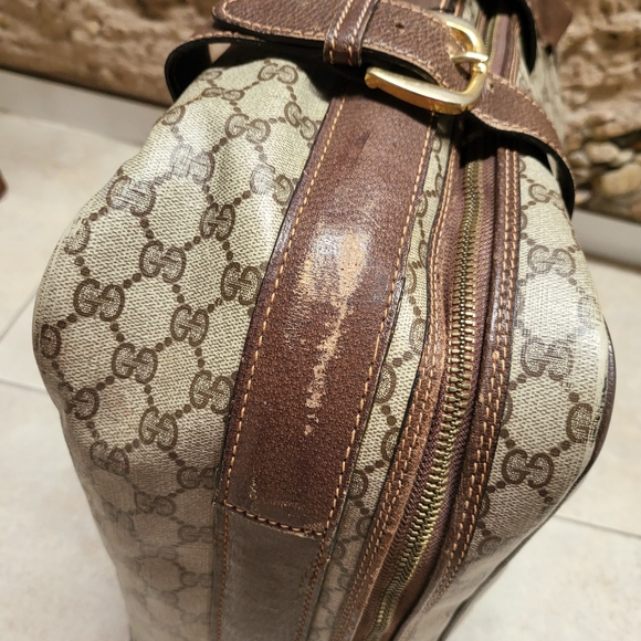 GUCCI Vintage Web GG Monogram Pattern
Who will be lucky to score this deal? - Picture 3 of 12